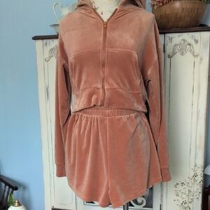 Rose + Vine Velvet‎ Hoodie and Shorts Set in Peach